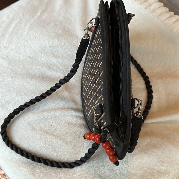 Baskets of Cambodia “The Kiri Wave”handwoven black & natural straw purse - Picture 4 of 6